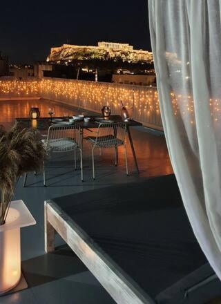 Acropolis View In The Heart Of Monastiraki